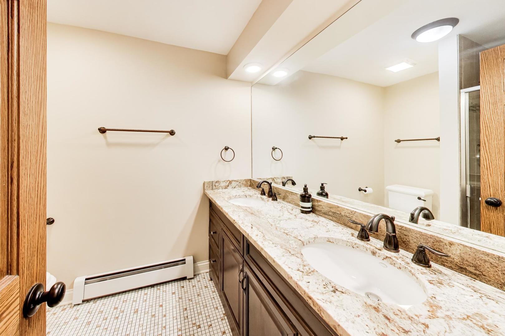 1530 E Northwest Highway Unit: 2A