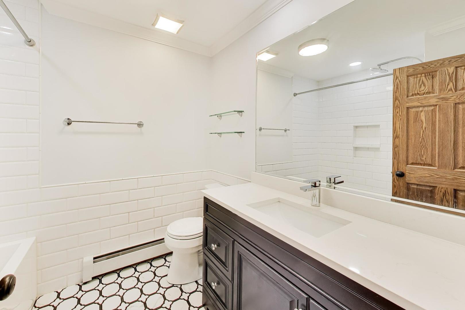 1530 E Northwest Highway Unit: 2A
