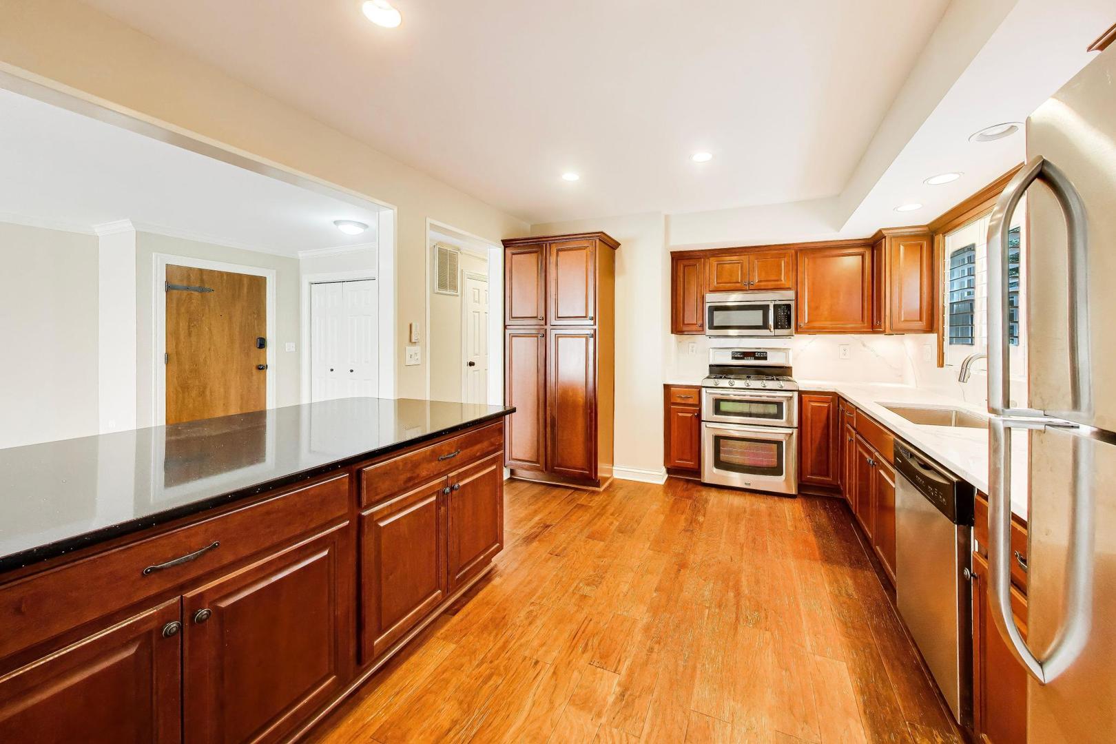 1530 E Northwest Highway Unit: 2A