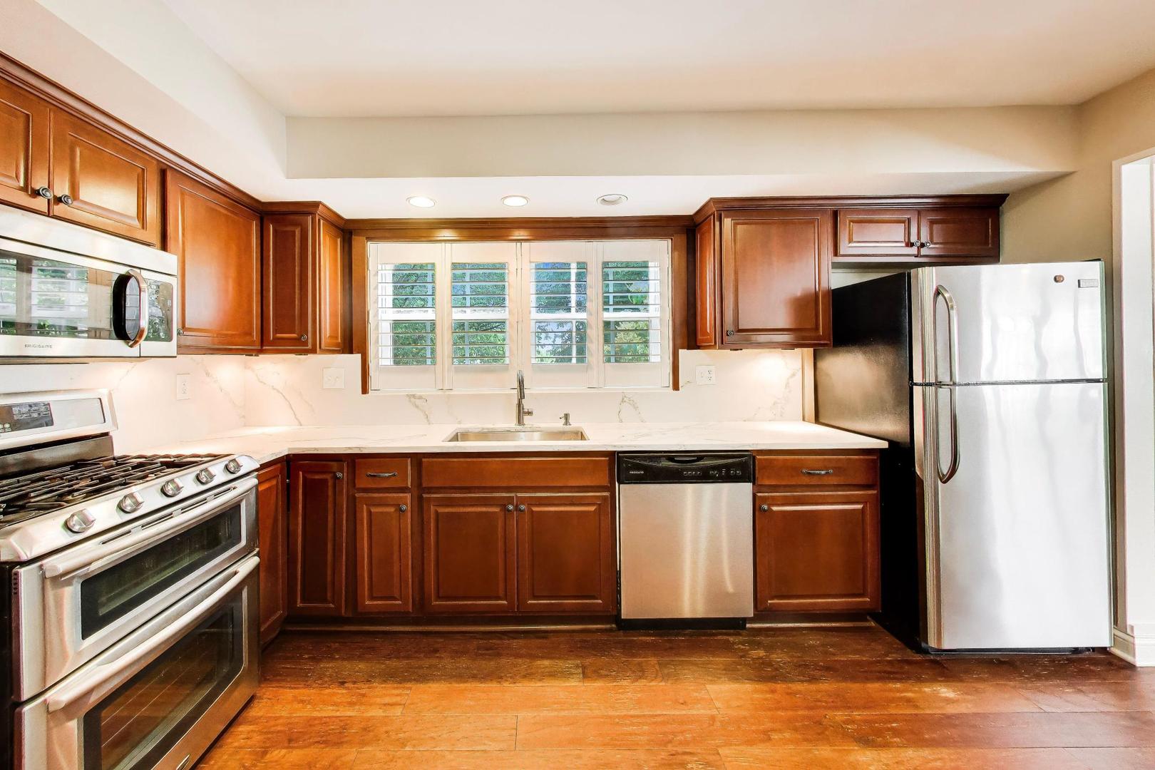 1530 E Northwest Highway Unit: 2A