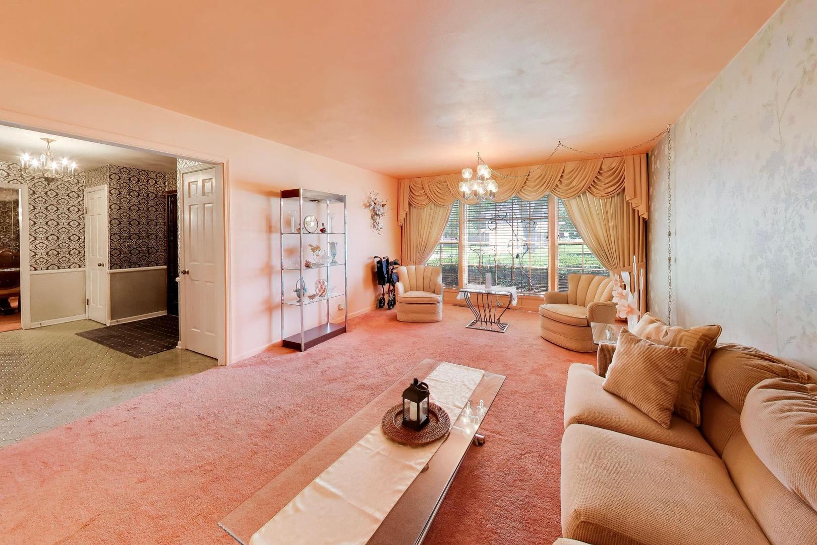 1014 E Crabtree Drive