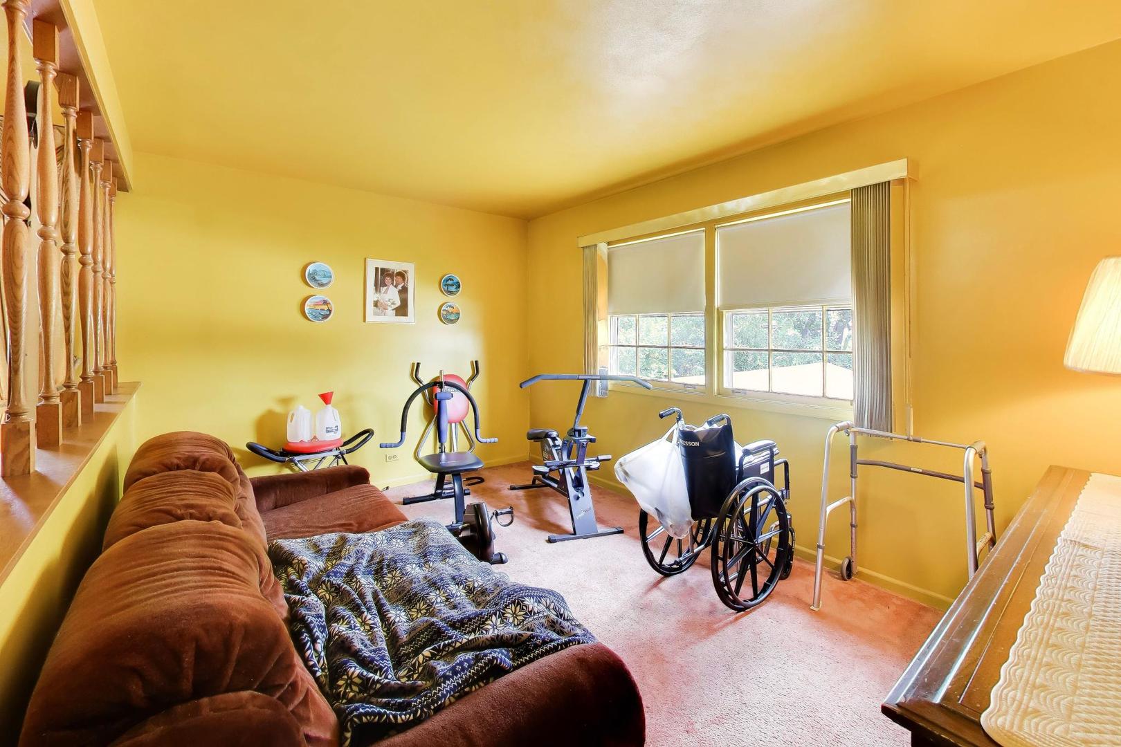 1014 E Crabtree Drive