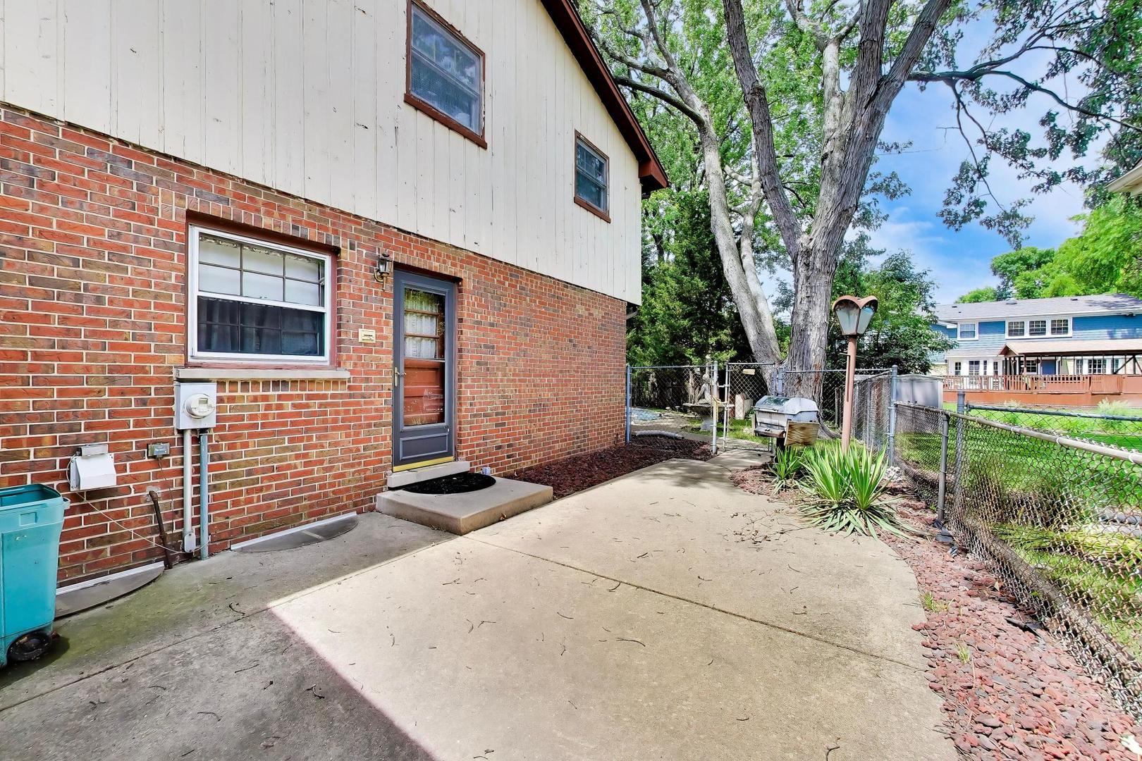 1014 E Crabtree Drive