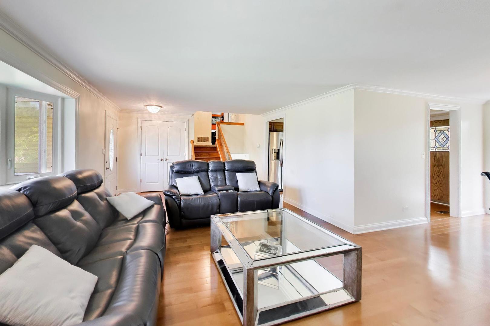 1113 W Weathersfield Way