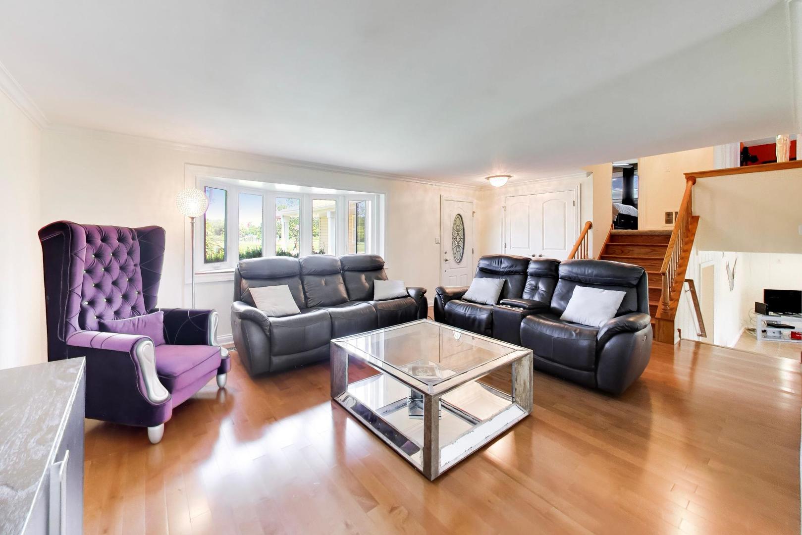 1113 W Weathersfield Way