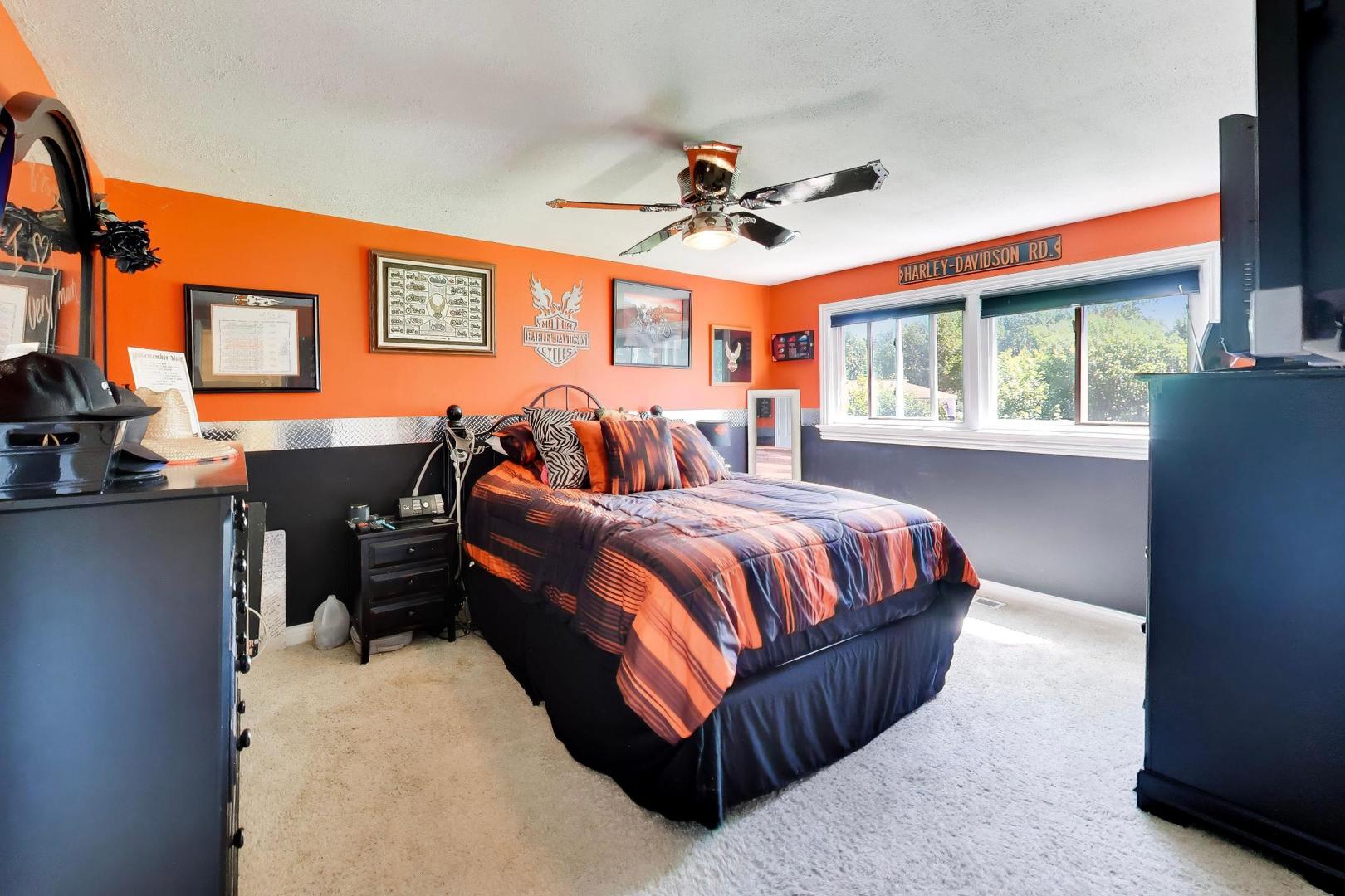 1113 W Weathersfield Way