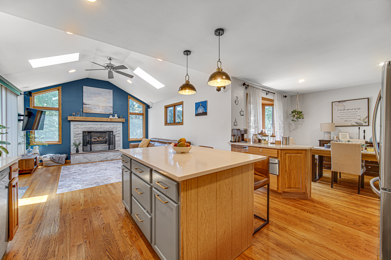 1449 E Joan Drive