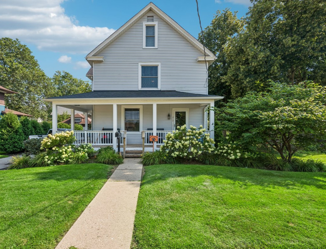 213 W Maple Avenue Libertyville Il Us 60048 Mrd12703638