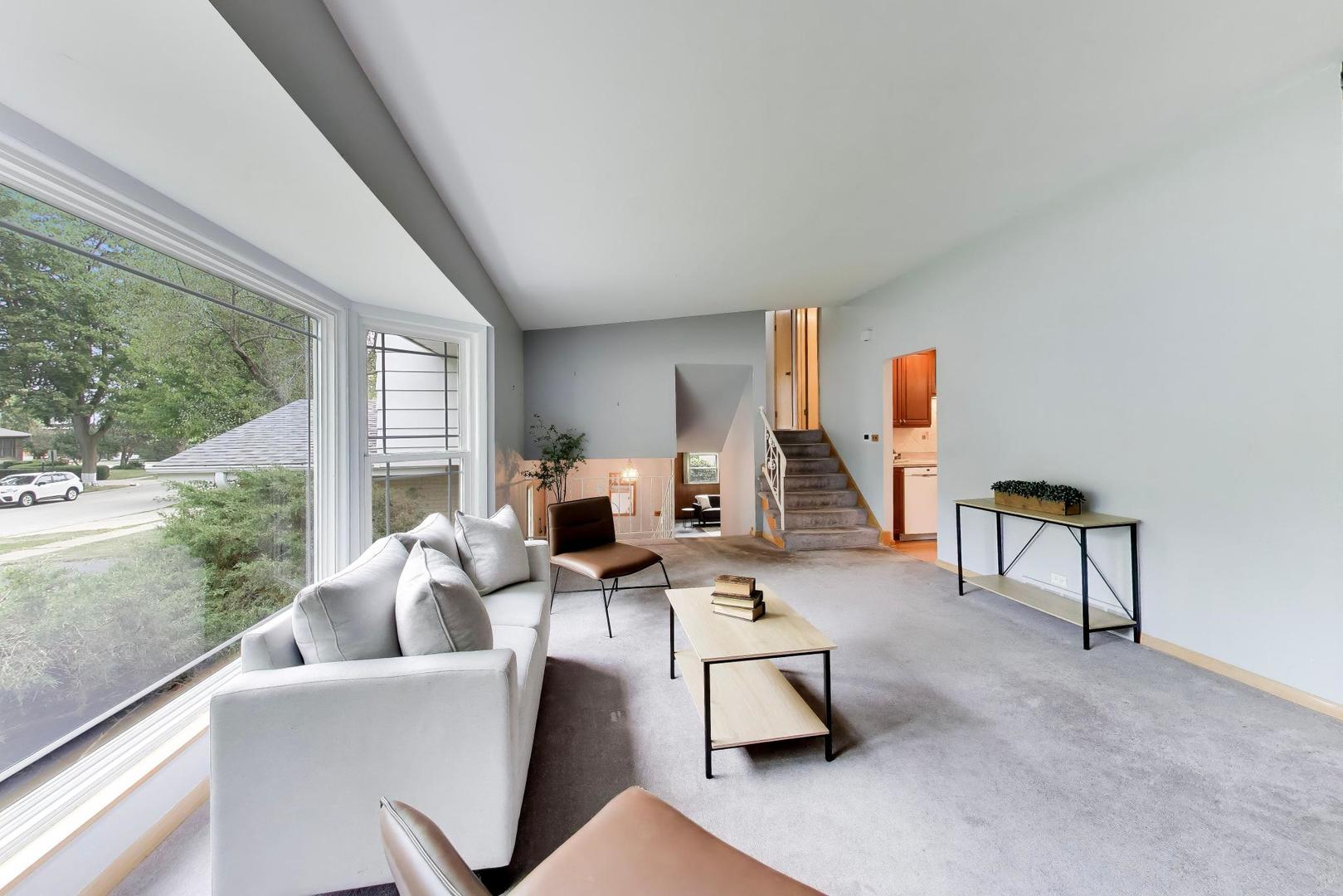 803 E Valley Lane