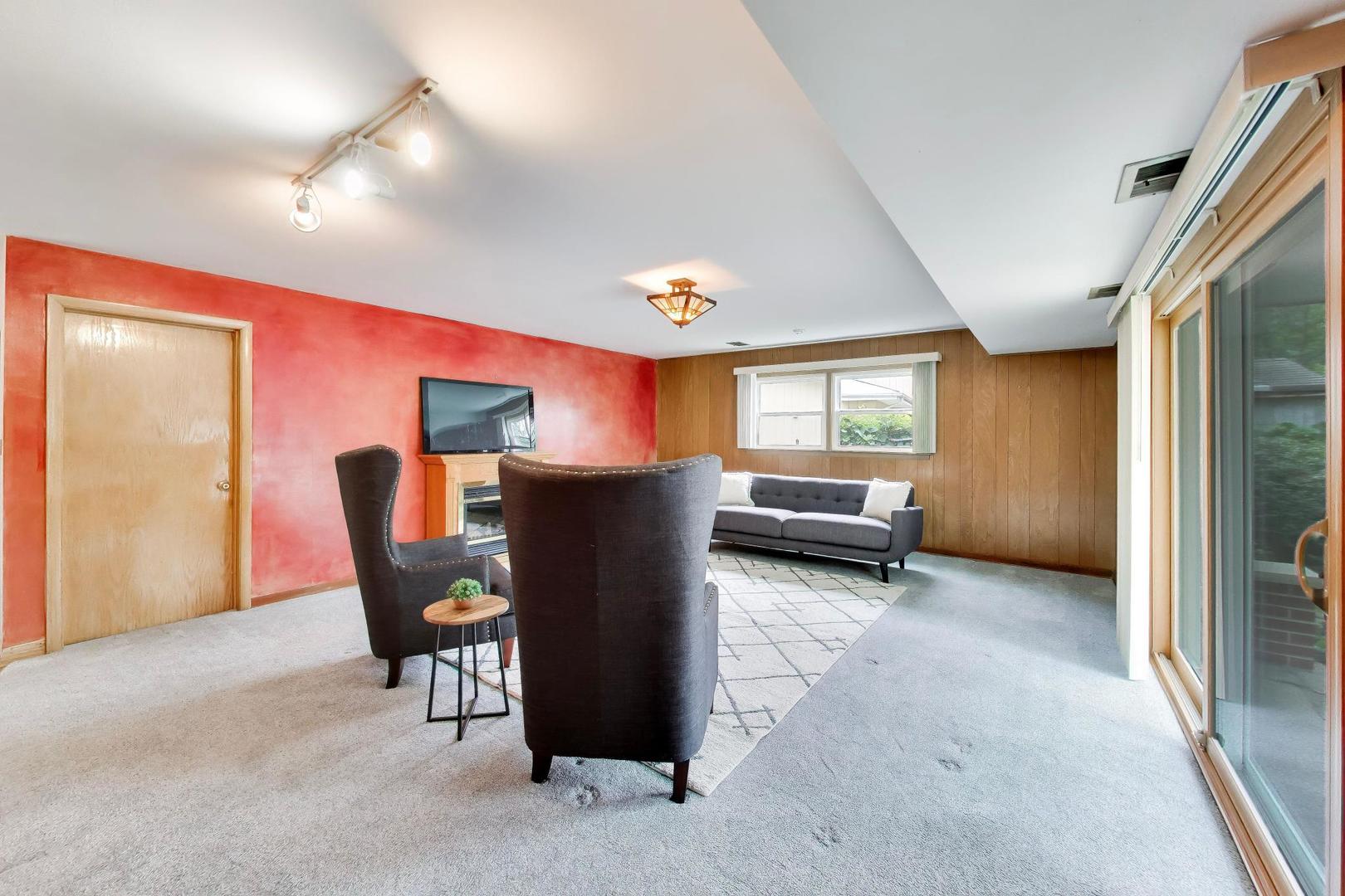803 E Valley Lane