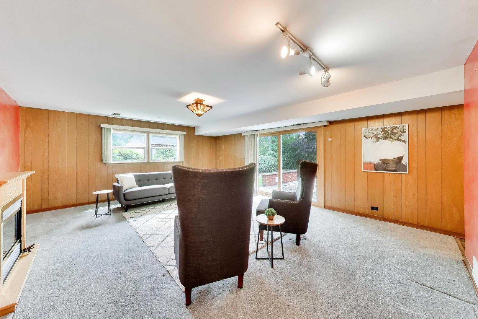 803 E Valley Lane