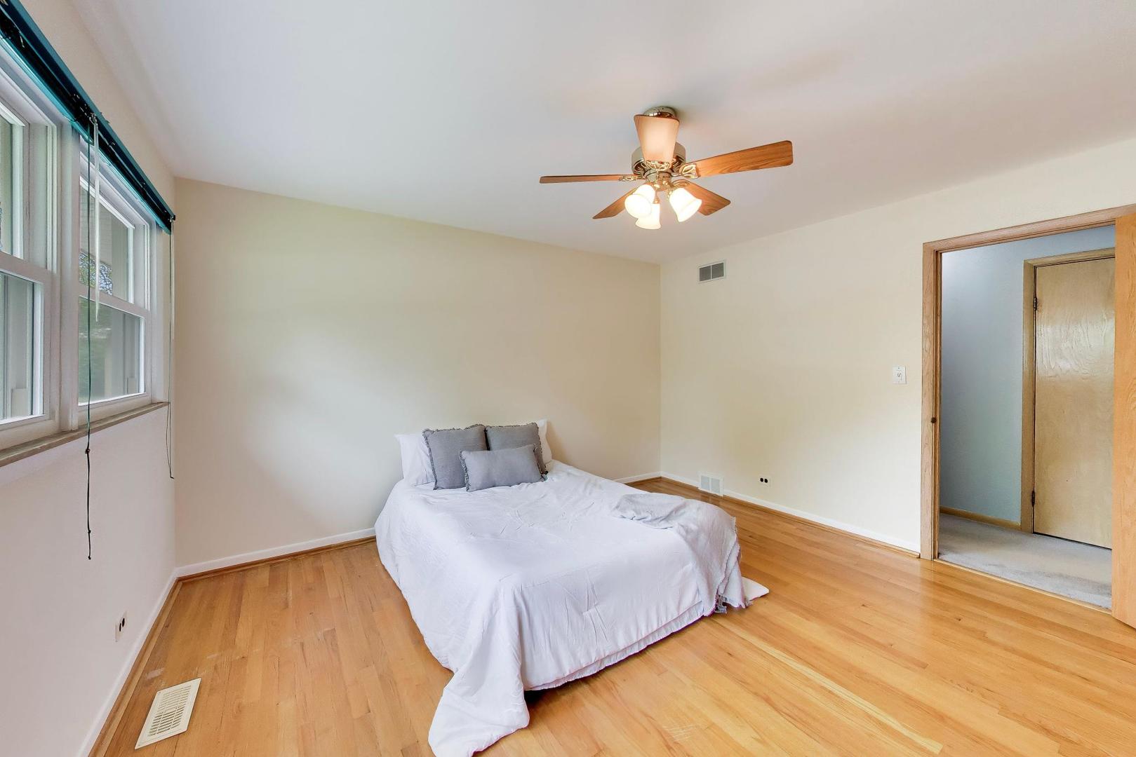 803 E Valley Lane
