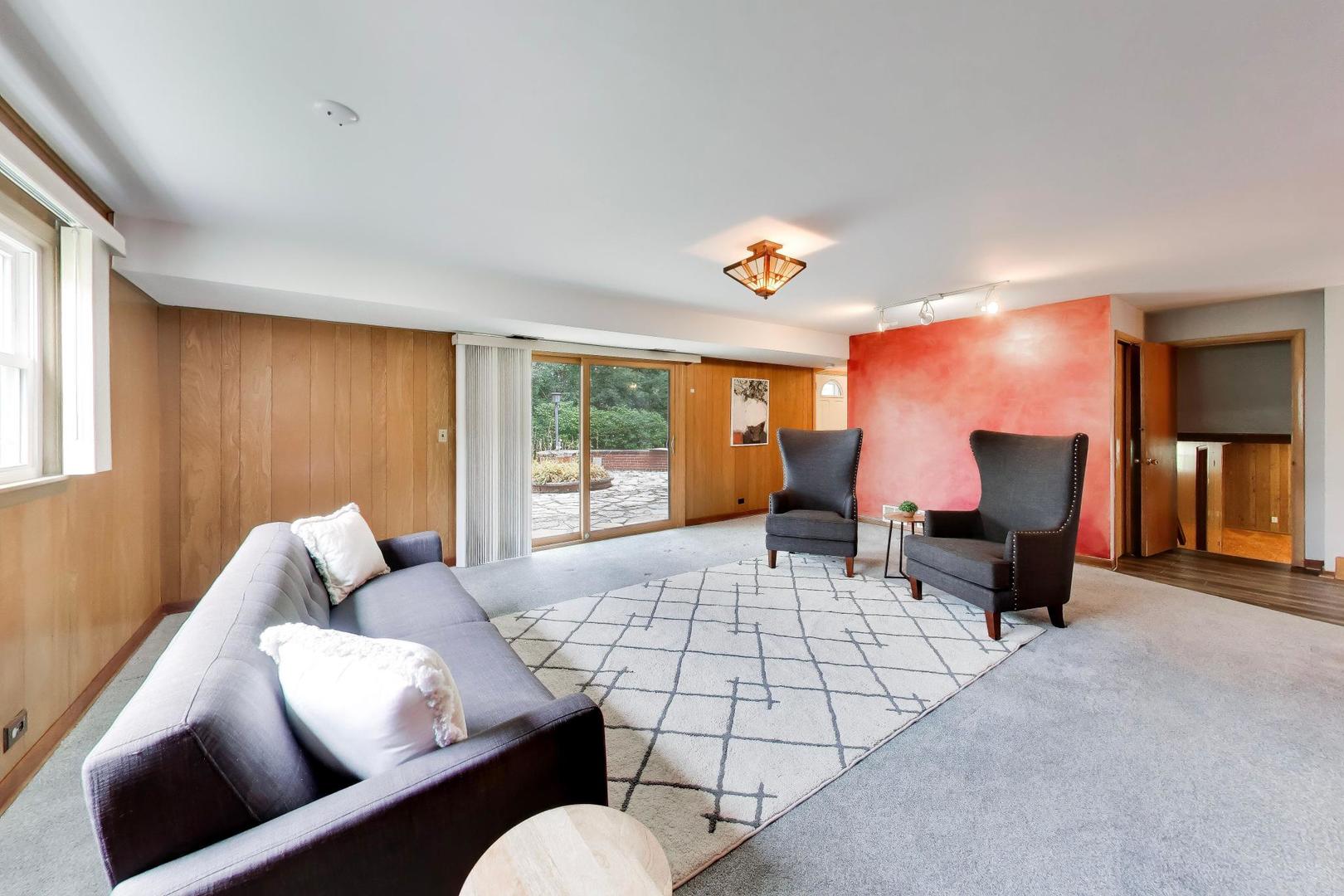 803 E Valley Lane