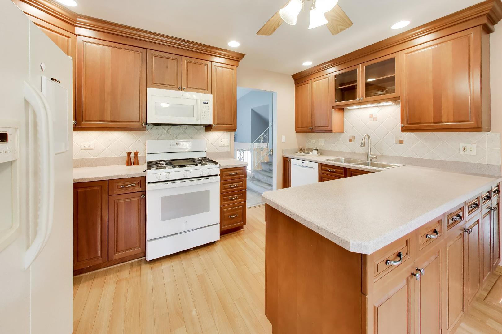 803 E Valley Lane
