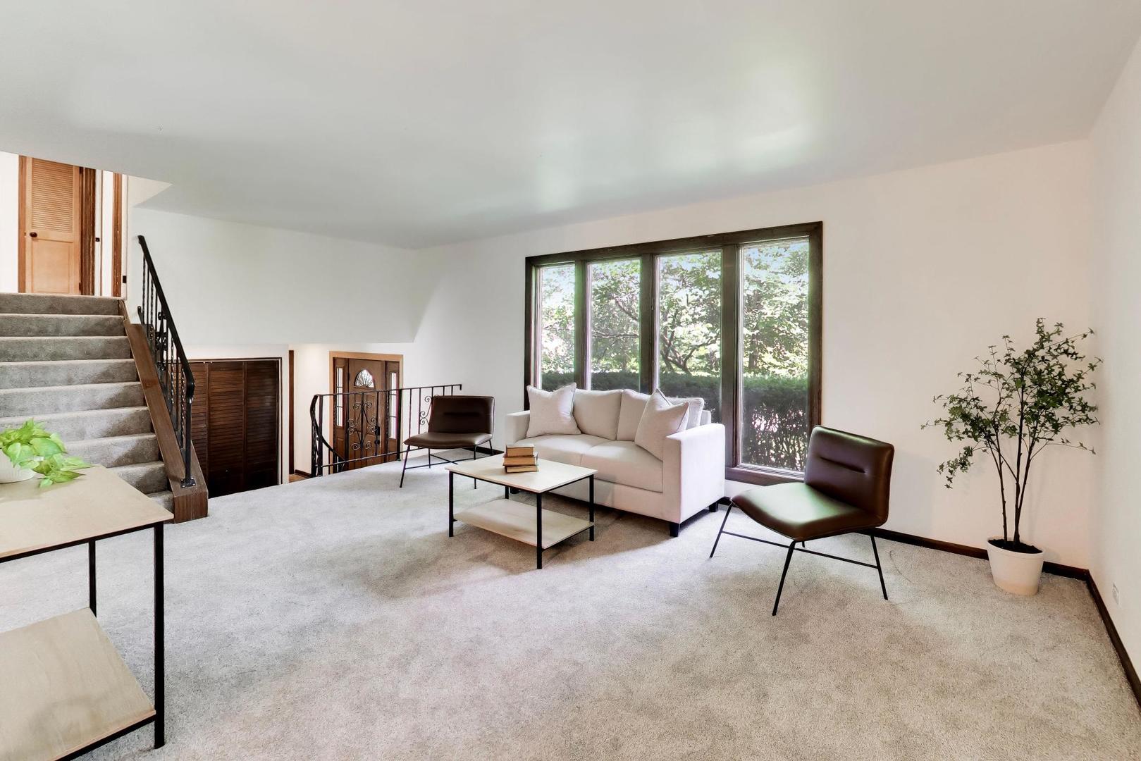 915 W Frontenac Drive