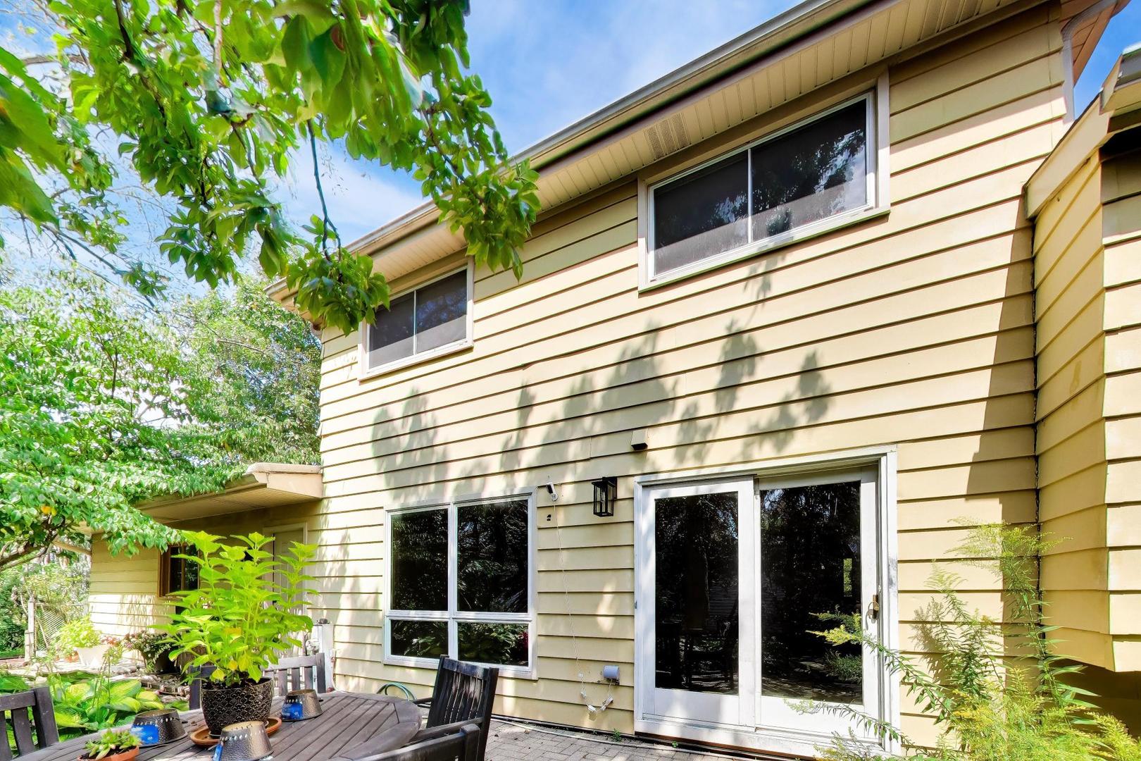 915 W Frontenac Drive
