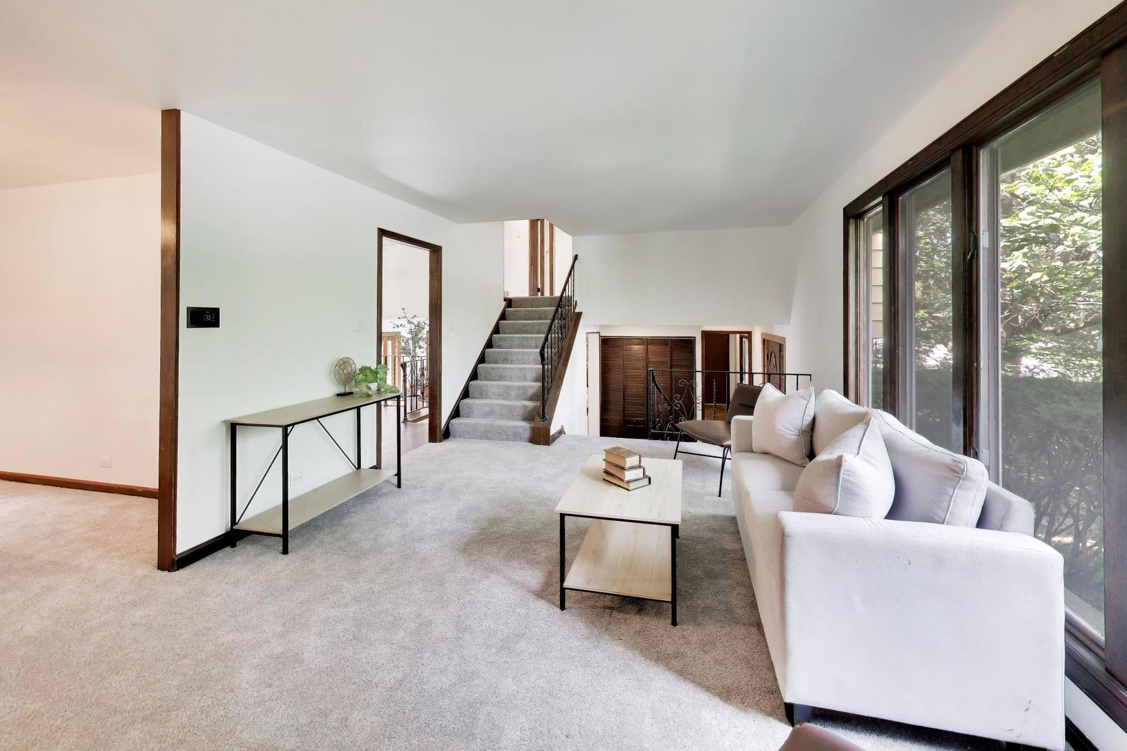 915 W Frontenac Drive