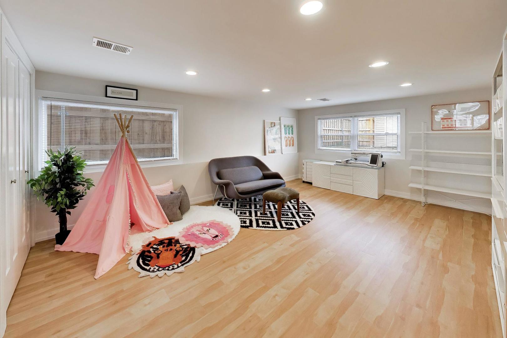 3 W White Oak Street