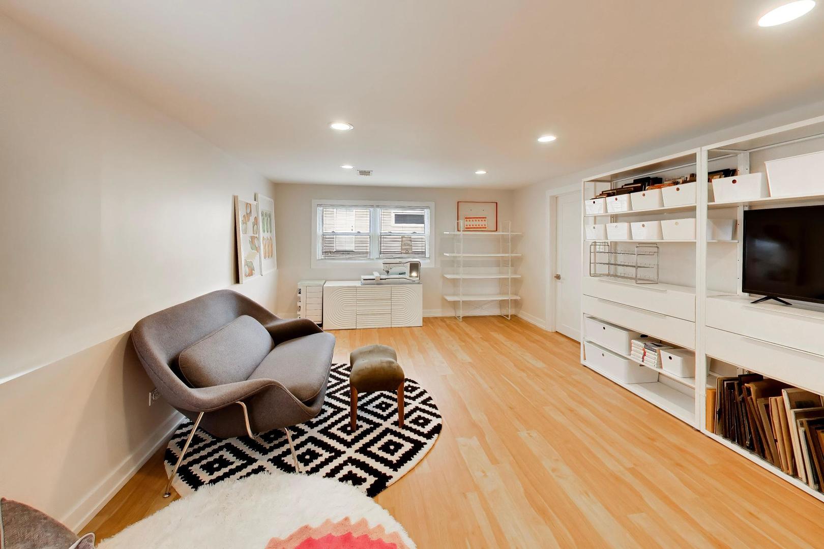 3 W White Oak Street