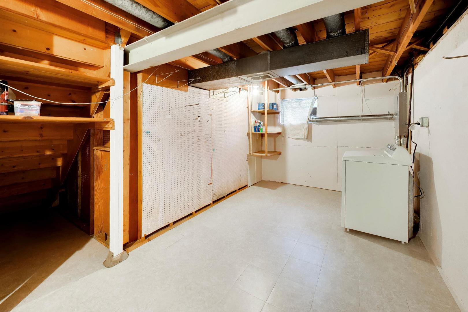 228 S Dwyer Avenue