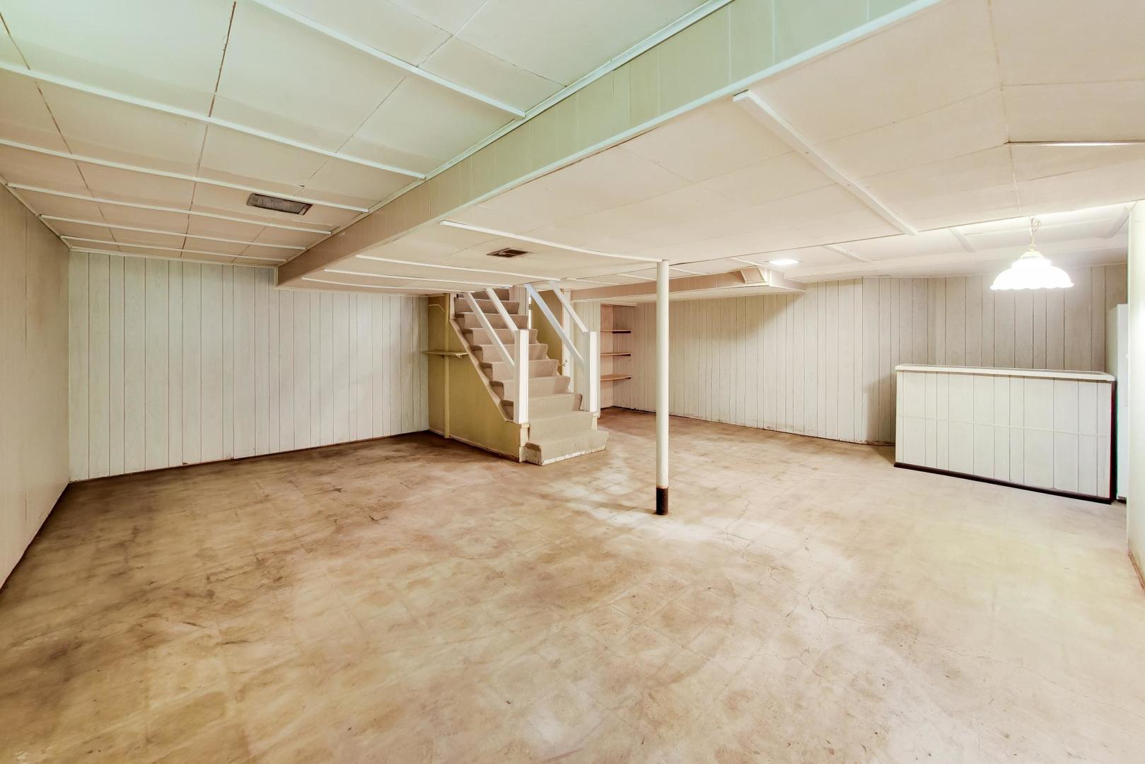 228 S Dwyer Avenue