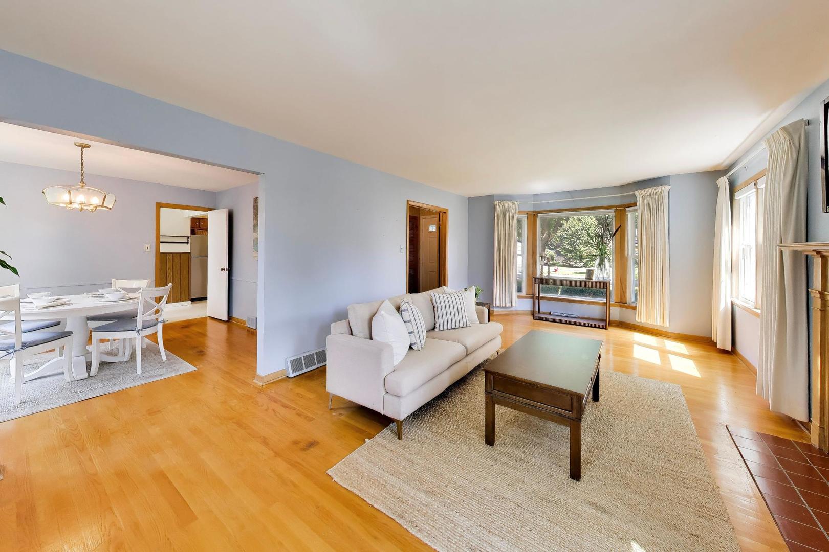 228 S Dwyer Avenue