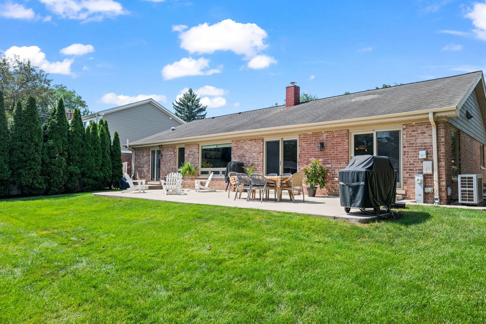 609 N Carlyle Lane