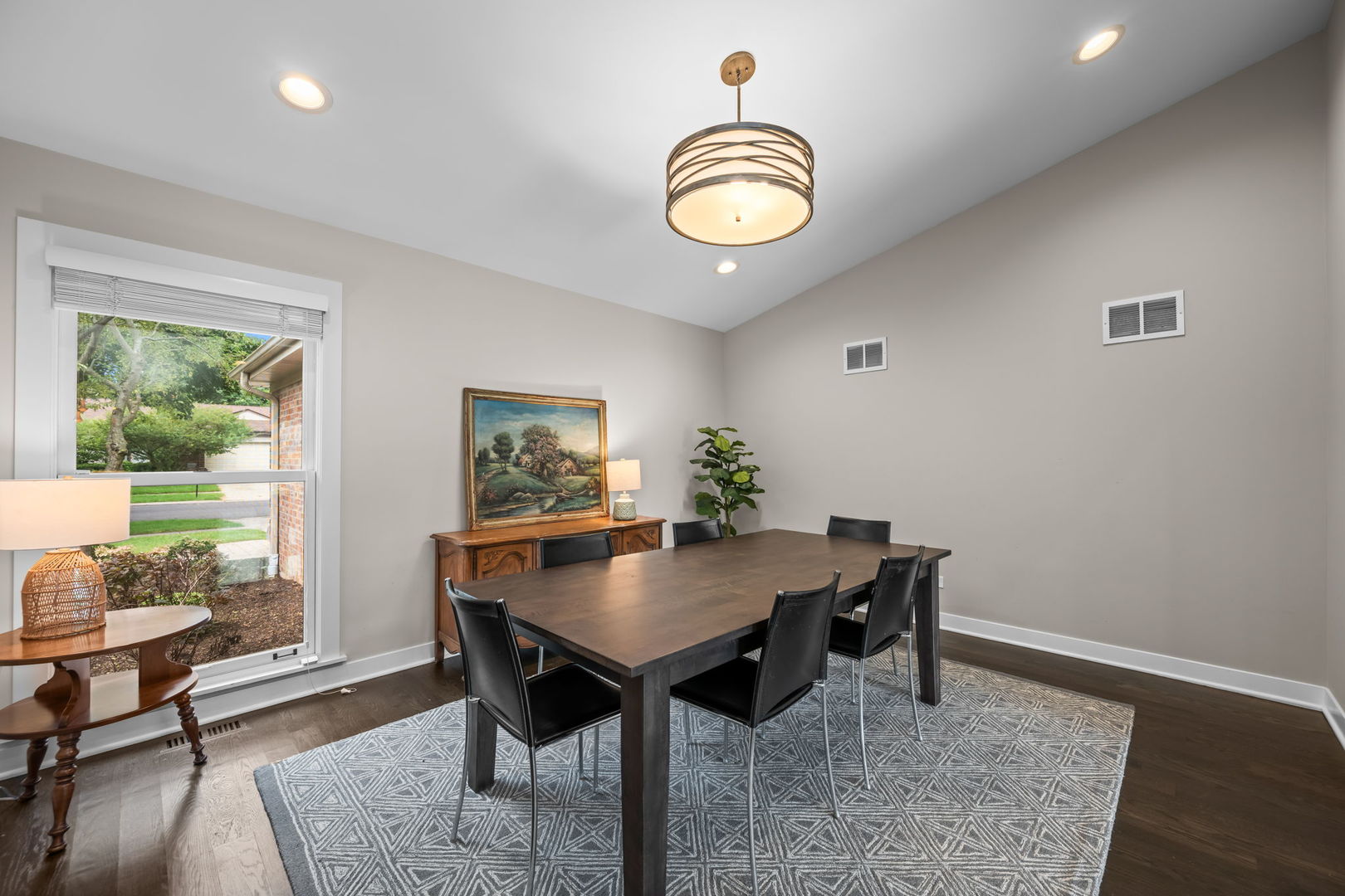 609 N Carlyle Lane
