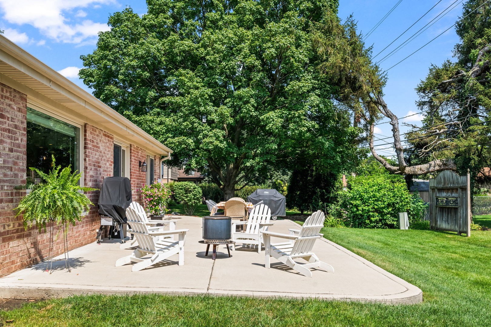 609 N Carlyle Lane