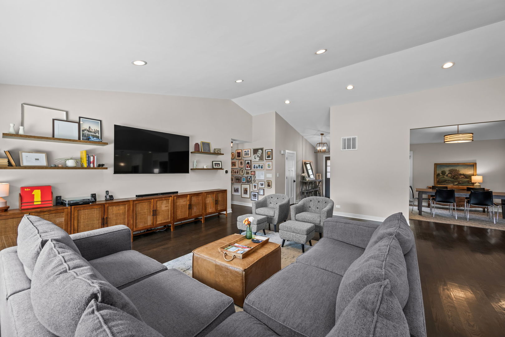 609 N Carlyle Lane