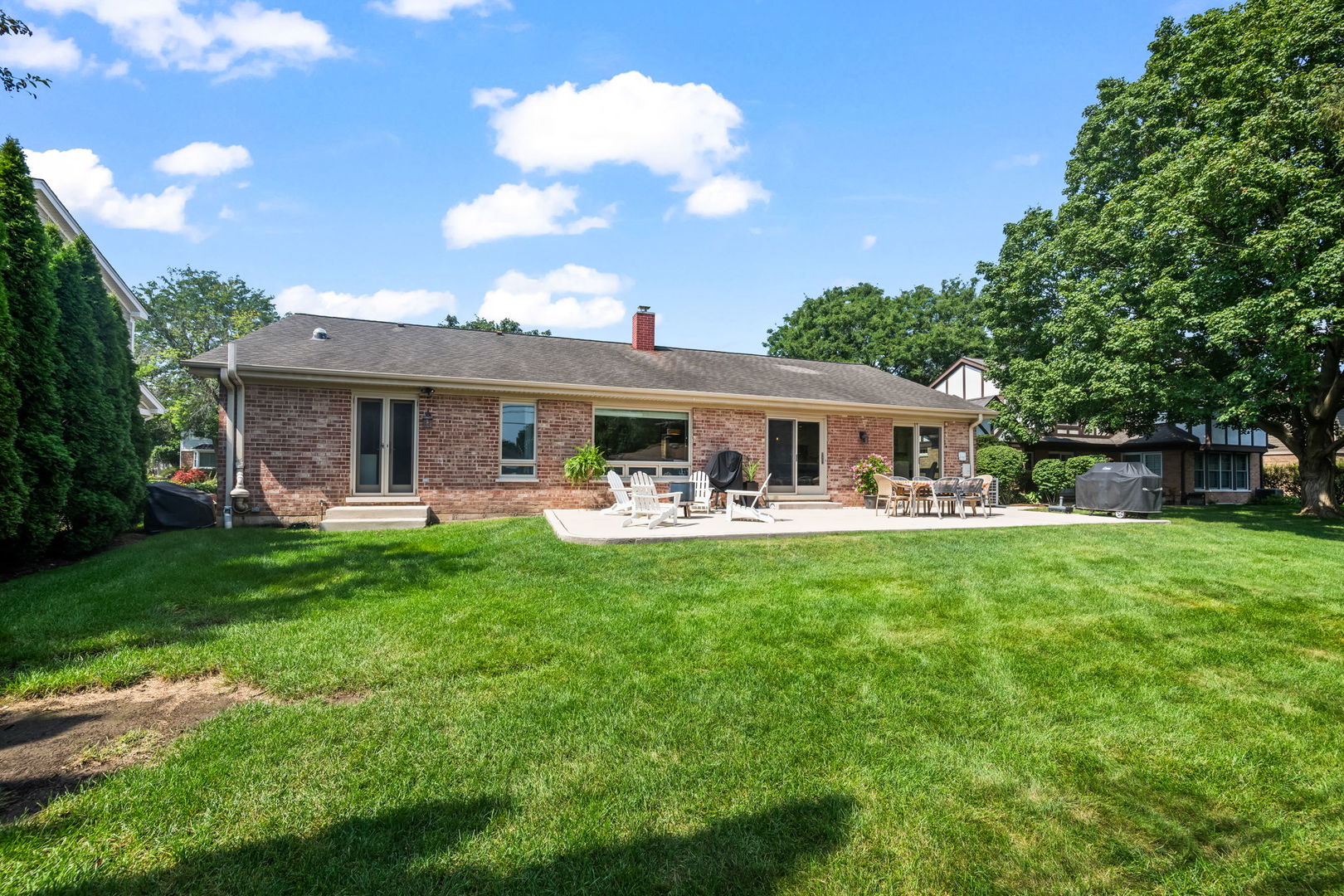 609 N Carlyle Lane