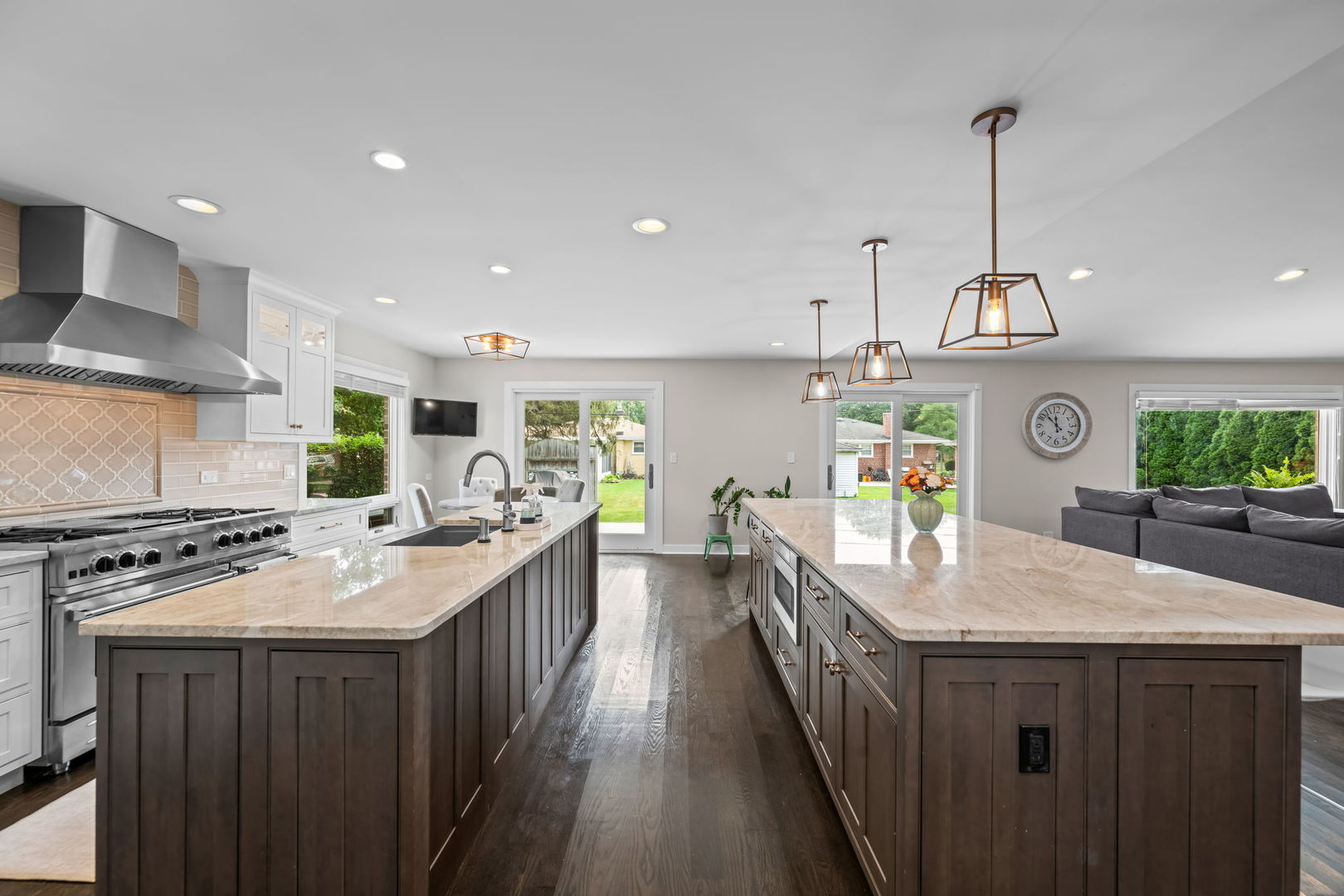 609 N Carlyle Lane