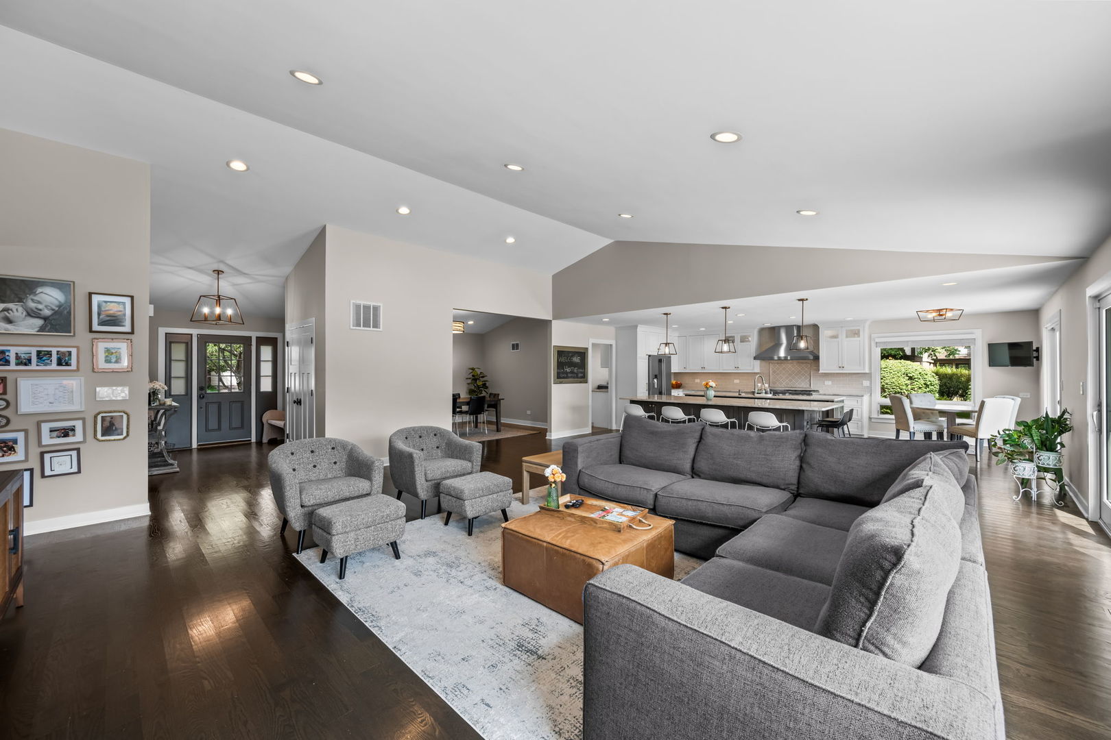 609 N Carlyle Lane