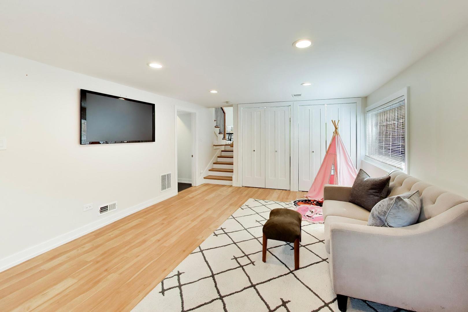 3 W White Oak Street