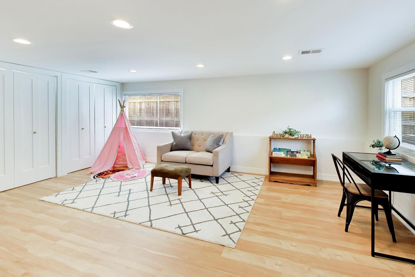 3 W White Oak Street
