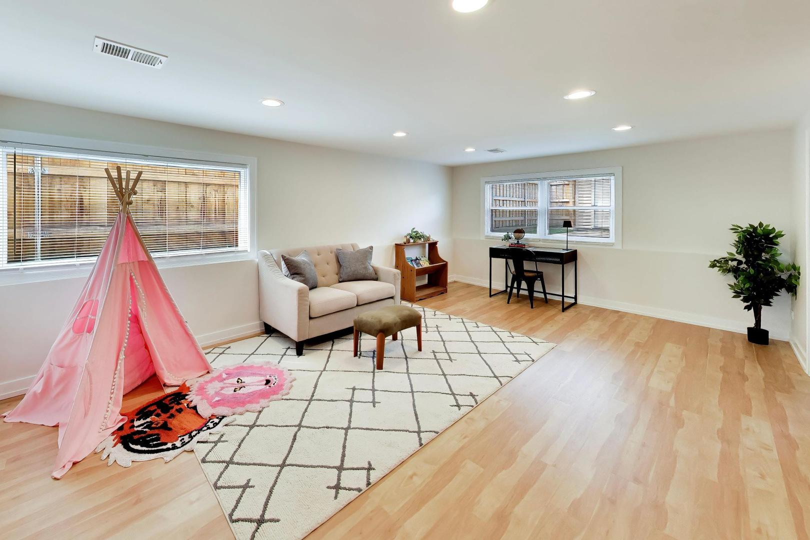 3 W White Oak Street