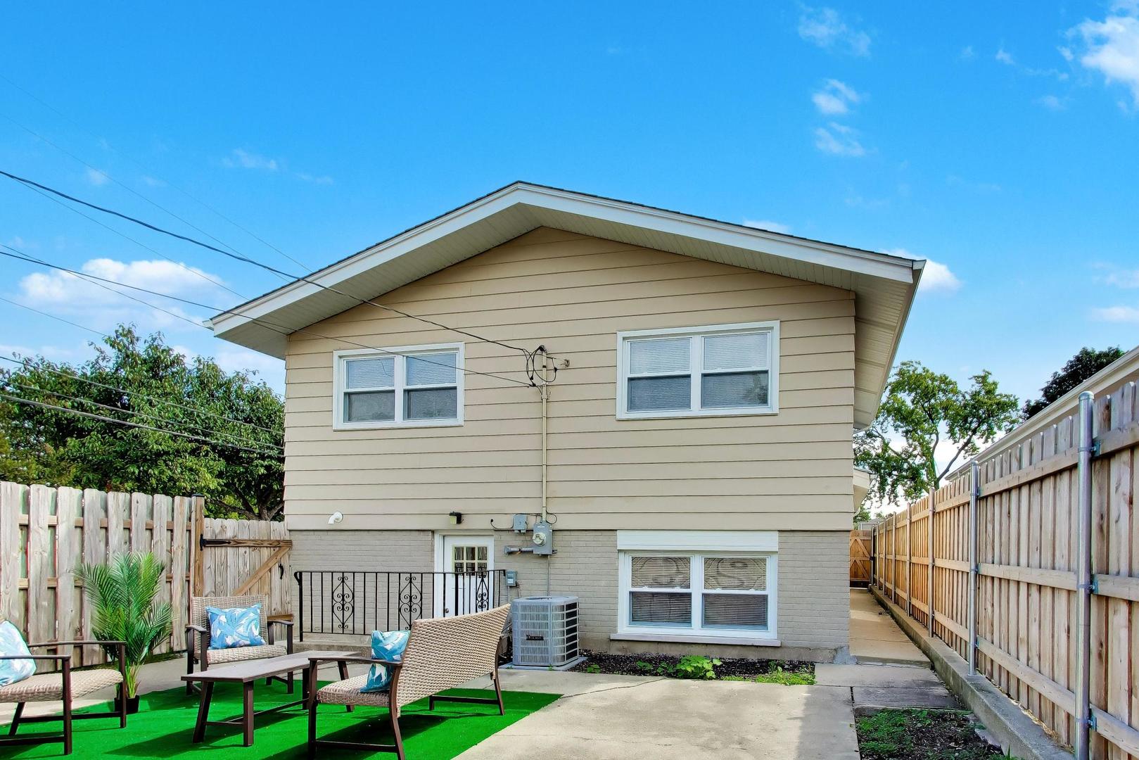 3 W White Oak Street