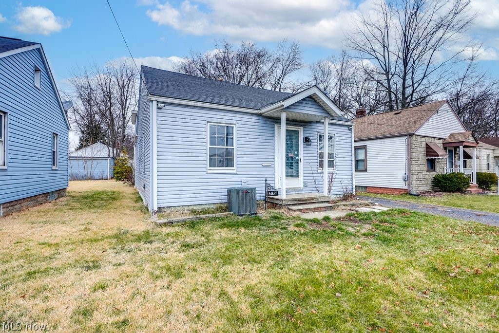 683 E Archwood Avenue