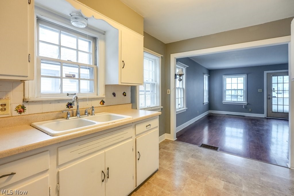 683 E Archwood Avenue