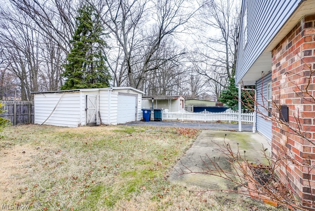 683 E Archwood Avenue