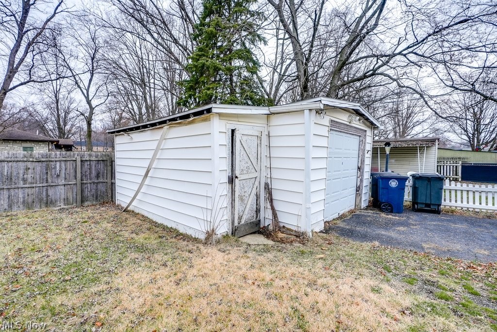 683 E Archwood Avenue