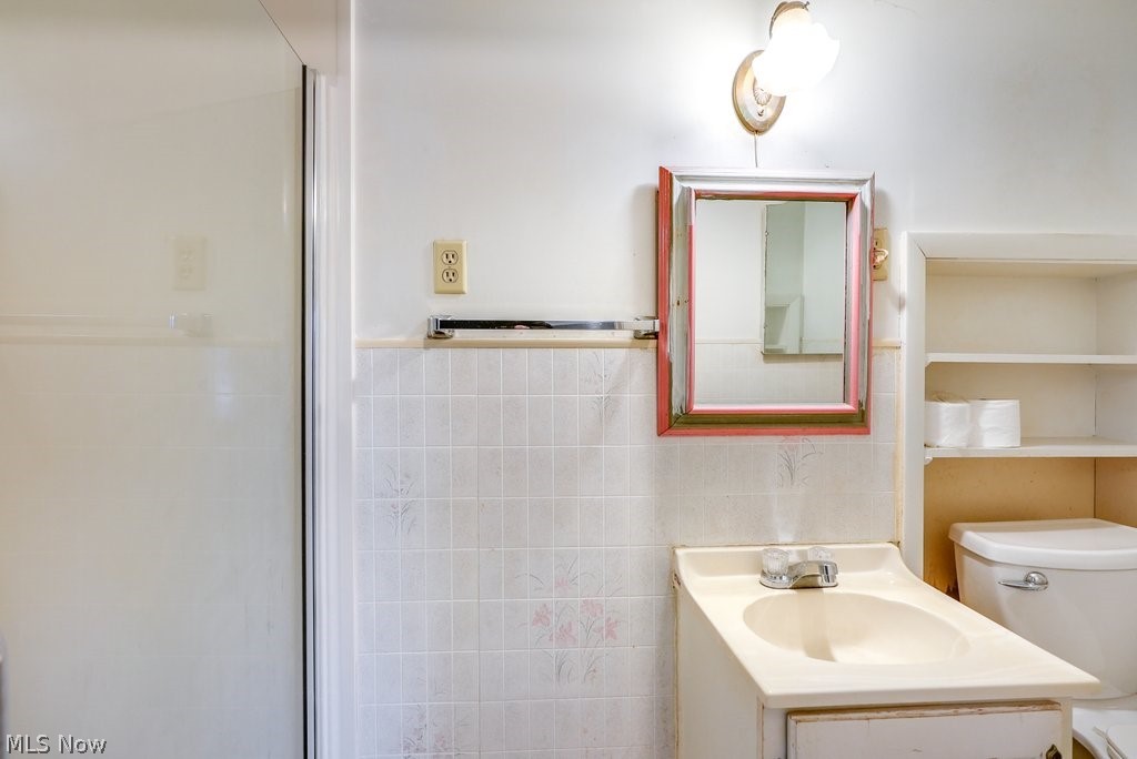 683 E Archwood Avenue