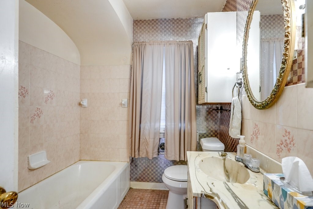 683 E Archwood Avenue