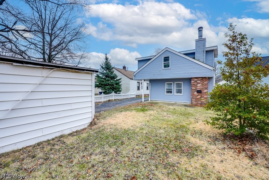 683 E Archwood Avenue