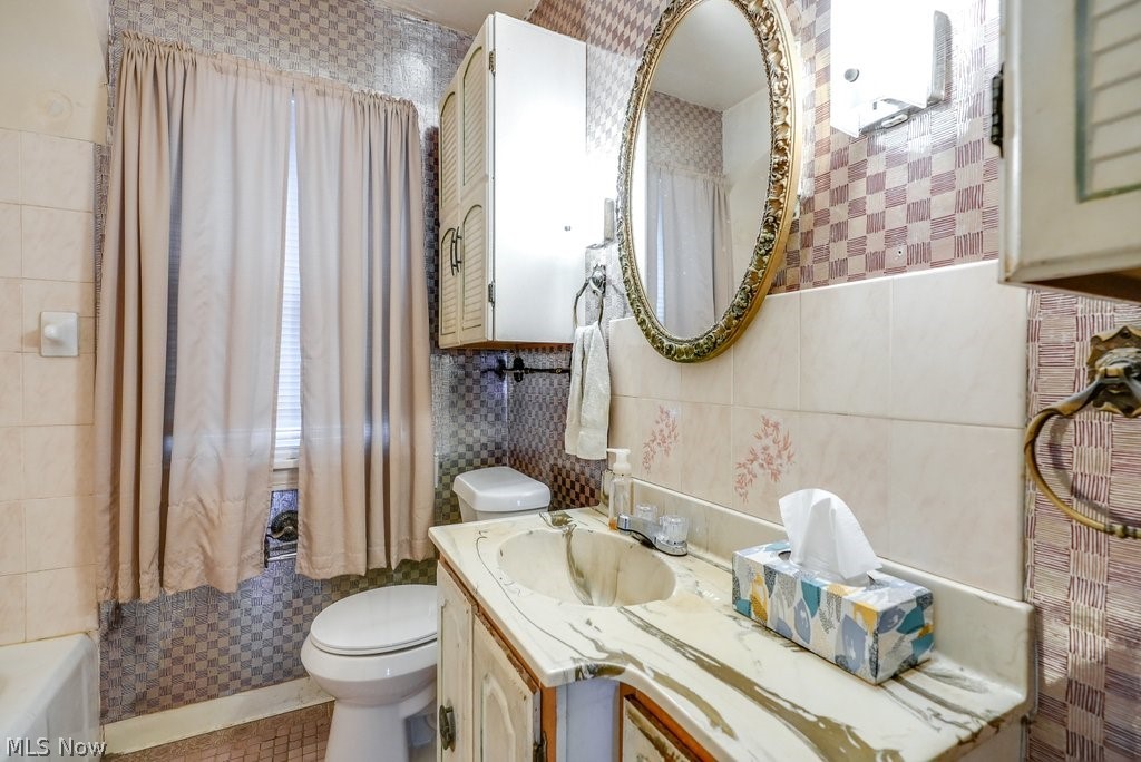 683 E Archwood Avenue