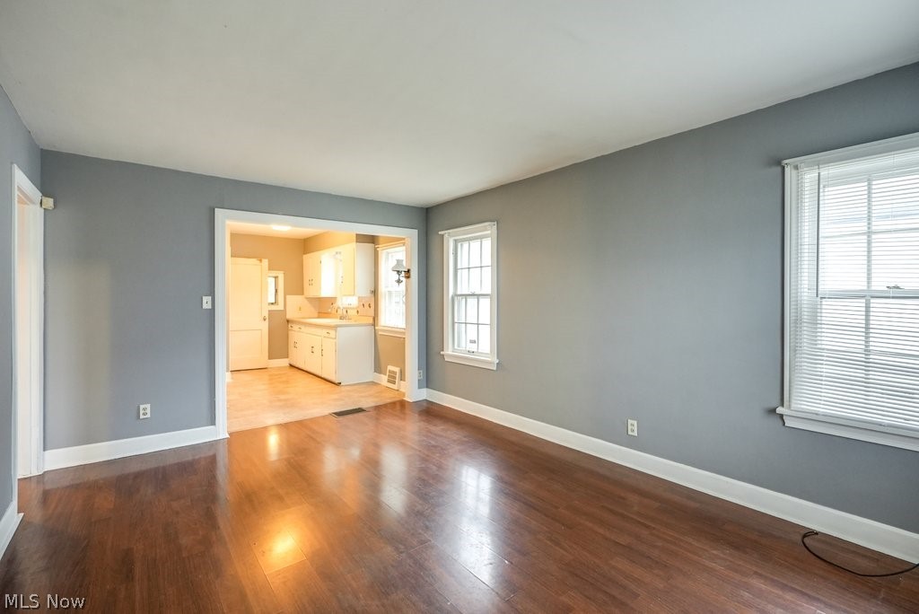 683 E Archwood Avenue