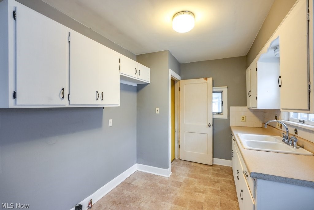 683 E Archwood Avenue