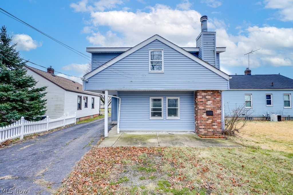 683 E Archwood Avenue