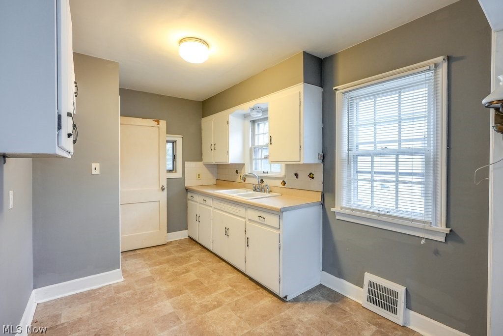 683 E Archwood Avenue