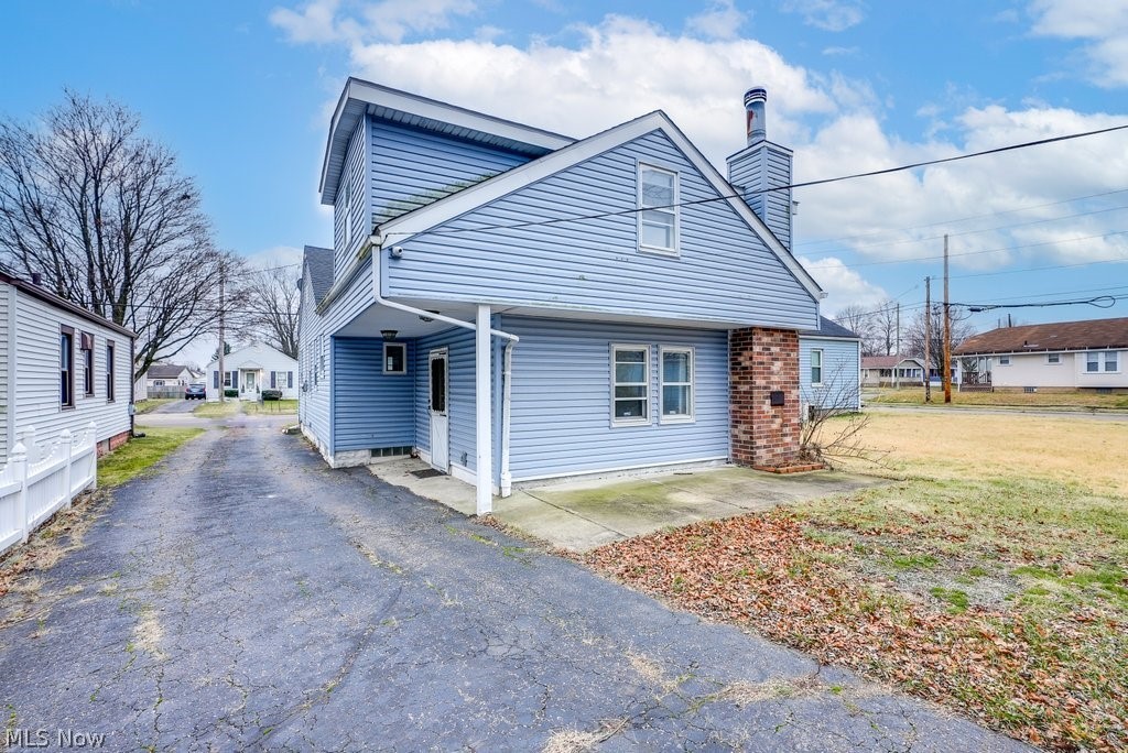 683 E Archwood Avenue